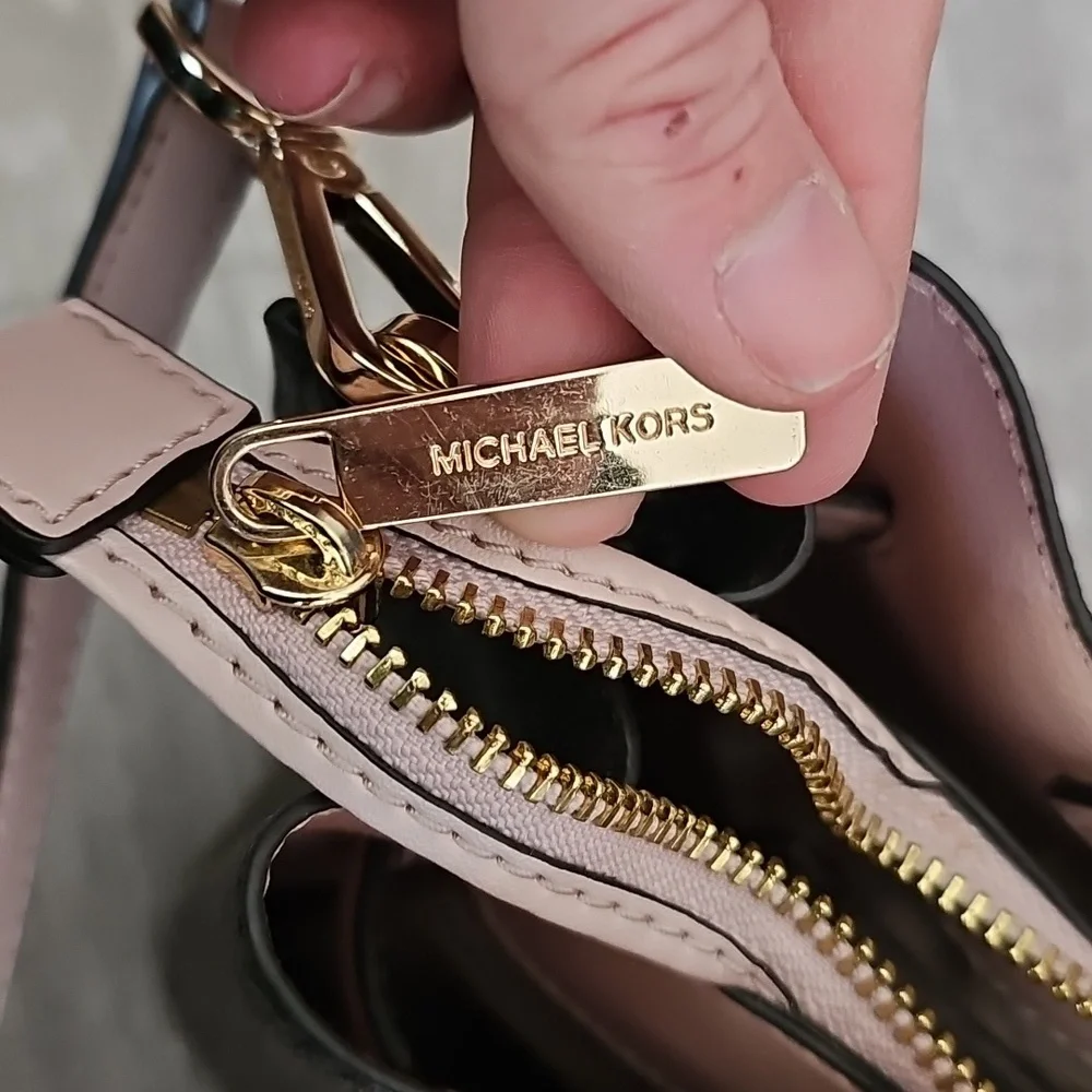 MICHAEL KORS Brown & Light Pink Handbag. Like New Condition. Gold Accents